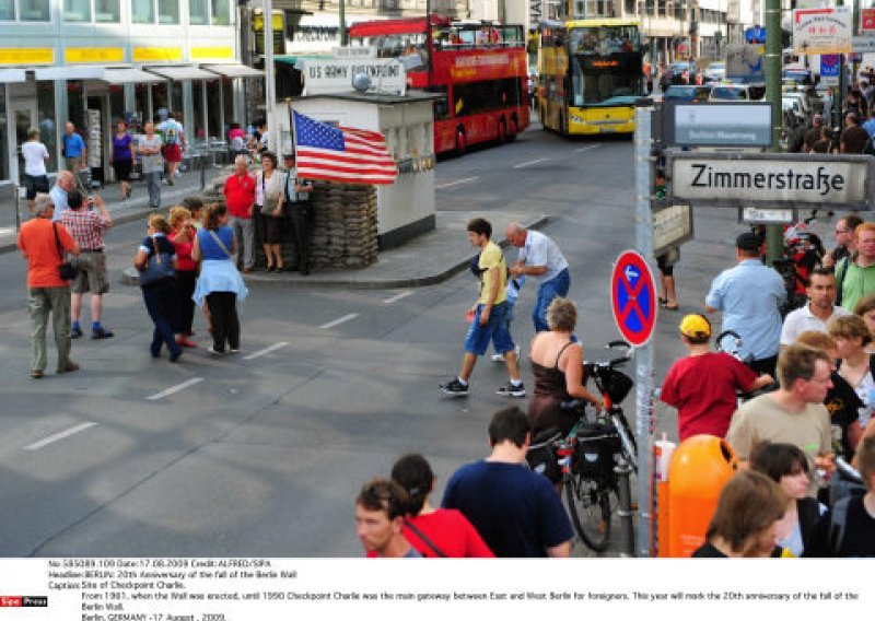 Checkpoint Charlie postaje McDonadl's