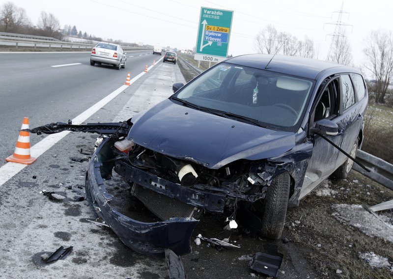 Jedna osoba poginula, petero ozlijeđenih