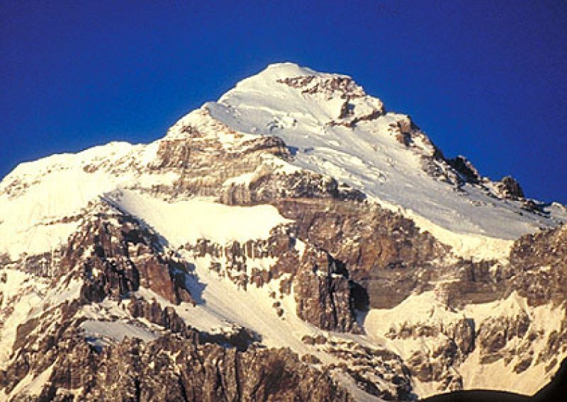 Spasioci pustili alpinista da umre