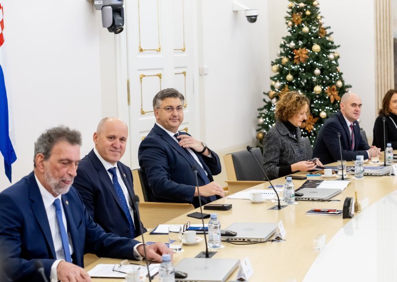 Održan sastanak Vlade i HBK o financiranju katoličkih škola i obnovi sakralnih objekata