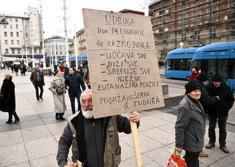 Prosvjed umirovljenika na Trgu, Špika poručuje: 'Inzistiramo da svi podnesu ostavku'