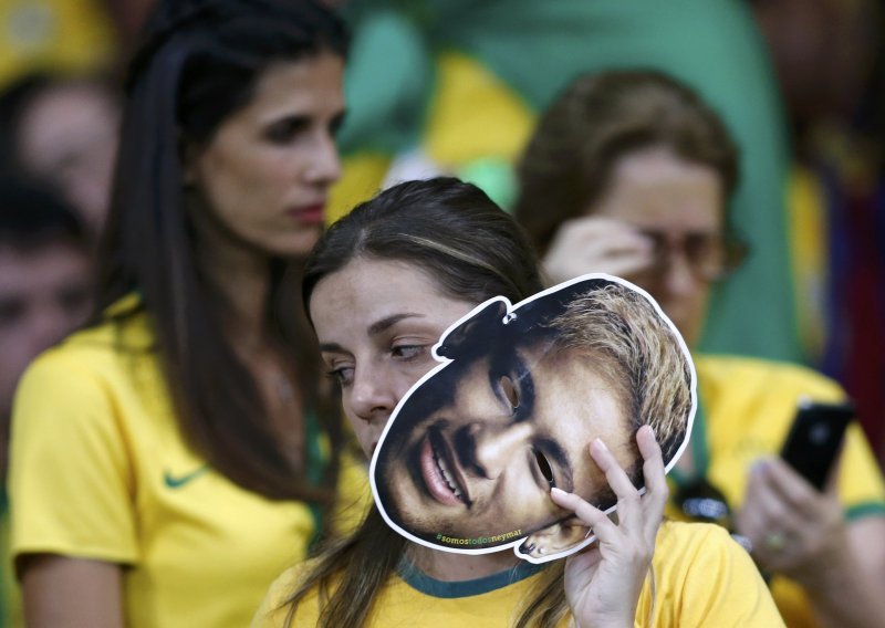 Svijet u šoku: Nemoćni Brazilci koji 'gutaju staklo'