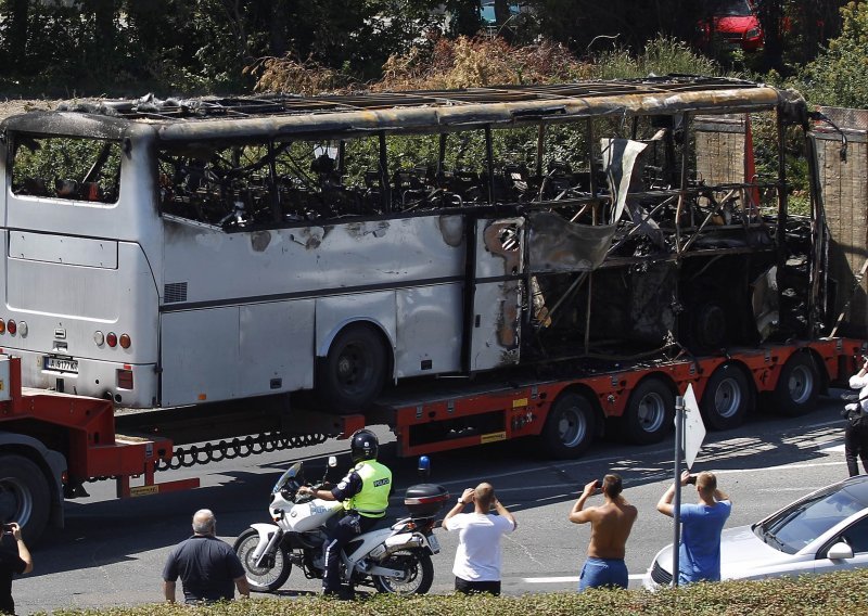 Bijelac duge kose raznio autobus s Izraelcima?