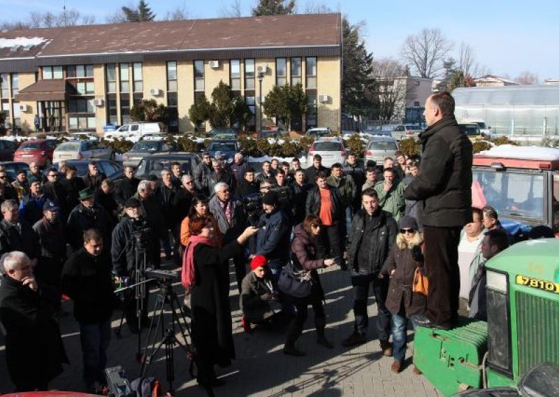 Seljaci protiv zatvaranja ureda Agencije za plaćanja