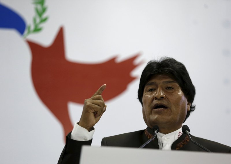 Morales prema prvim podacima gubi na referendumu