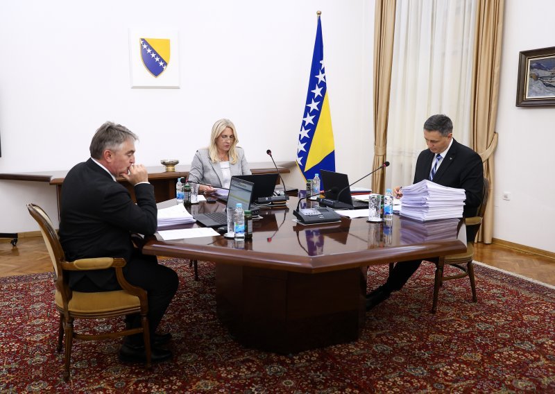 Političari iz BiH šalju izraze sućuti: Duboko smo potreseni