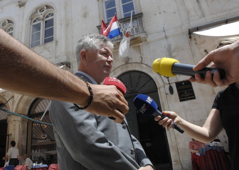 Branitelj napao gradonačelnika Vlahušića