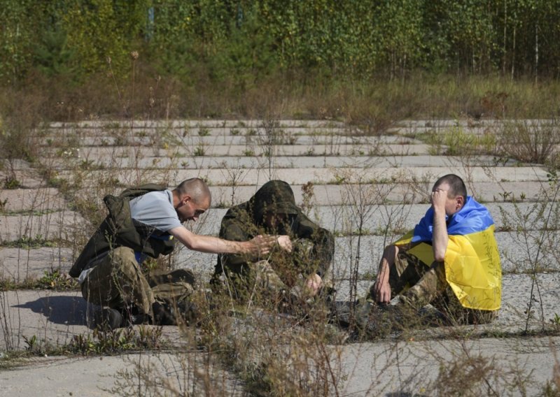 Rusija i Ukrajina razmijenile stotine ratnih zarobljenika: Pušteni i branitelji Mauripolja