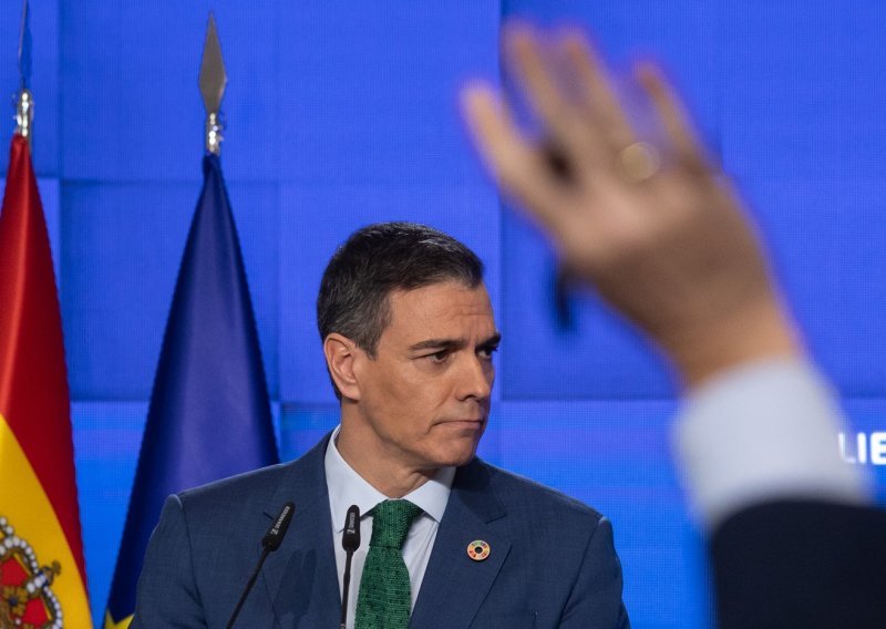 Španjolski premijer moli narod za oprost: Suradnik primao mito za dodjelu ugovora