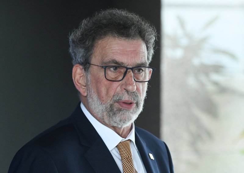 Fuchs: Vrata škola će se zaključavati, povećavamo sigurnost u školama
