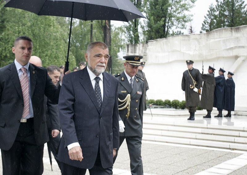 Mesić, Kosor i Bandić pohodili Mirogoj