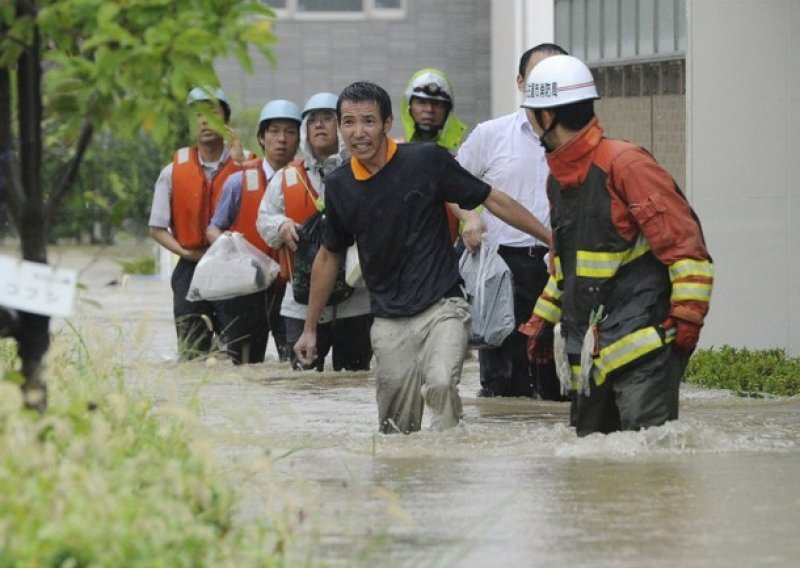 Milijun Japanaca pred evakuacijom zbog tajfuna