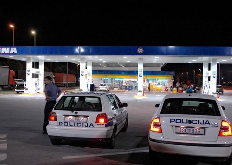 Uhićen mladić koji je opljačkao 15 benzinskih postaja