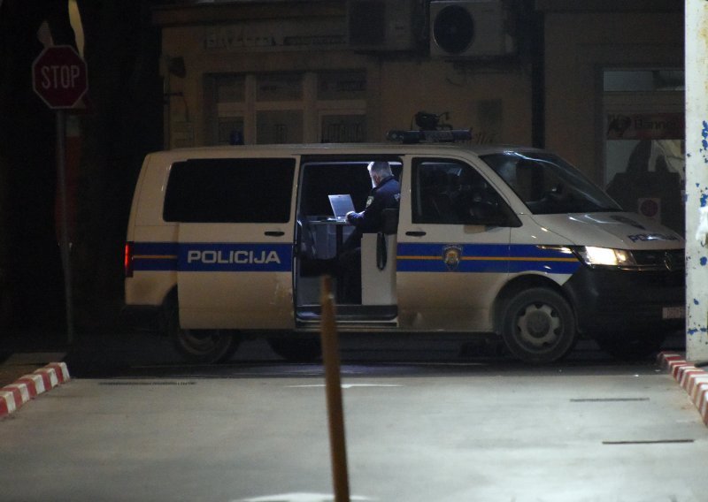 Pijan u Karlovcu pucao iz automatske puške