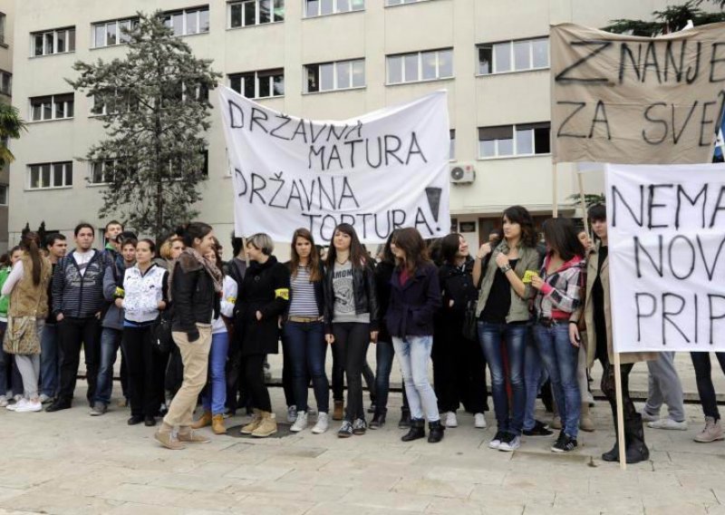 Prosvjed splitskih srednjoškolaca zbog državne mature