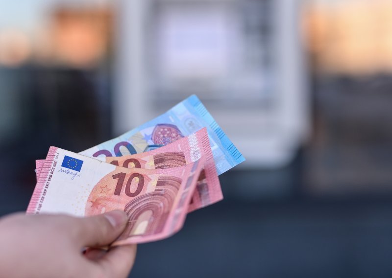 Umirovljenici u 2025. godinu ušli s manjim mirovinama. Iz HZMO objasnili zašto