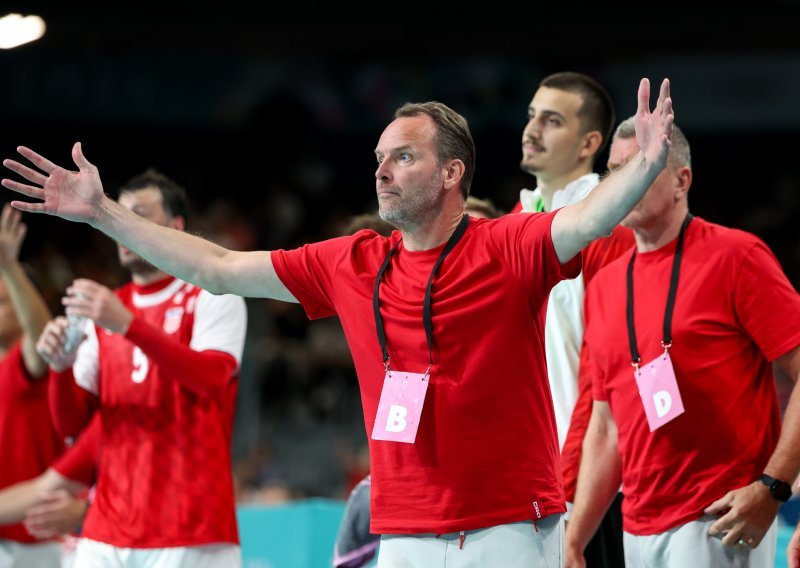 Sigurdsson sve iznenadio; dvojac koji su svi očekivali u sastavu završio na tribinama