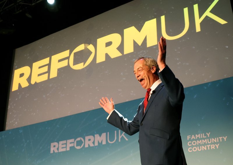 Stranka Reform UK populista Nigela Faragea po prvi put vodi u anketama
