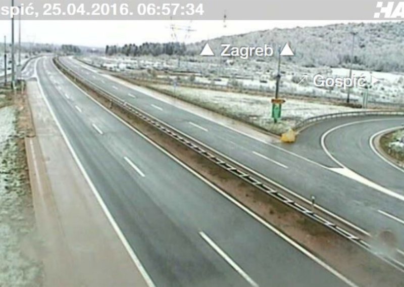 U Lici pao snijeg, autocesta zatvorena zbog vjetra