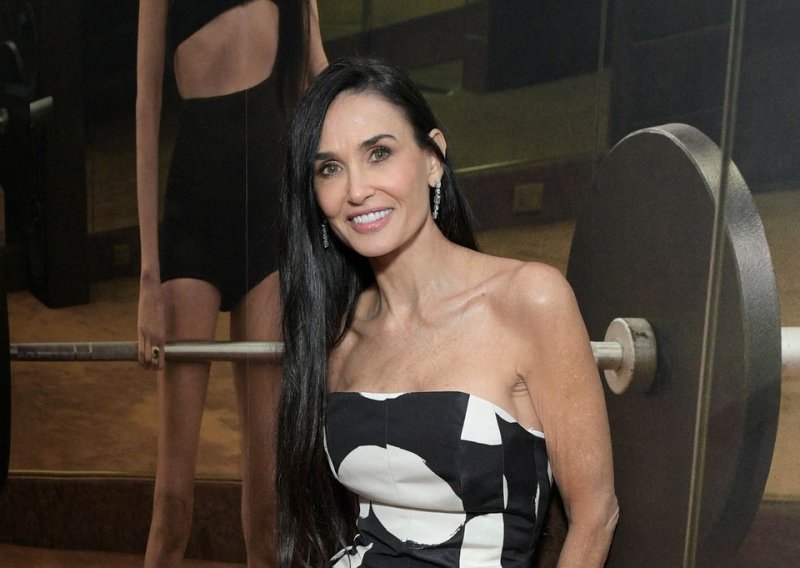 Uživancija na snijegu: Pogledajte kako se Demi Moore zabavlja s unučicom