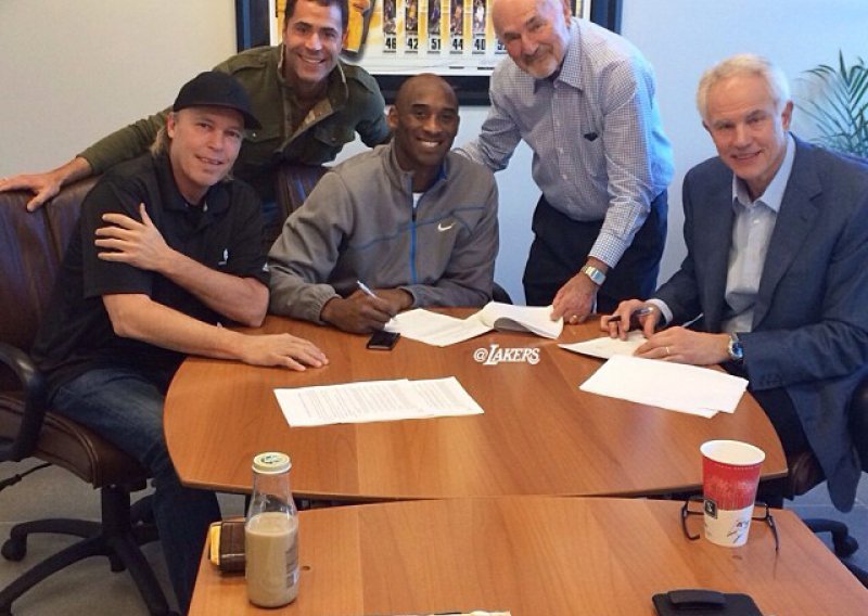 Ništa od mirovine: Bryantu novi ugovor s Lakersima