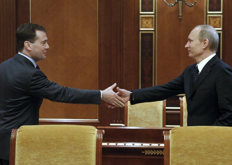 Ismijani podaci o primanjima Putina i Medvedeva