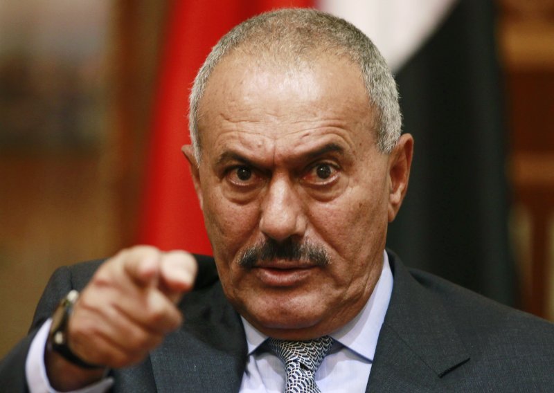 Saleh zatražio oprost od jemenskog naroda