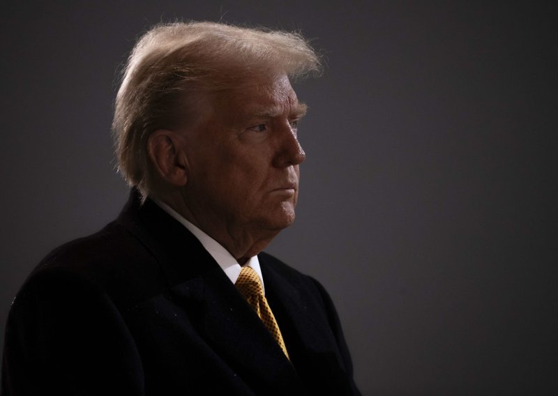 Trumpovih sto naloga: Od deportacija migranata do pomilovanja pristaša koji su upali na Kapitol