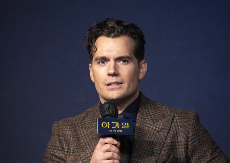 Henry Cavill postao otac, no detalji o djetetu su zasad tajna