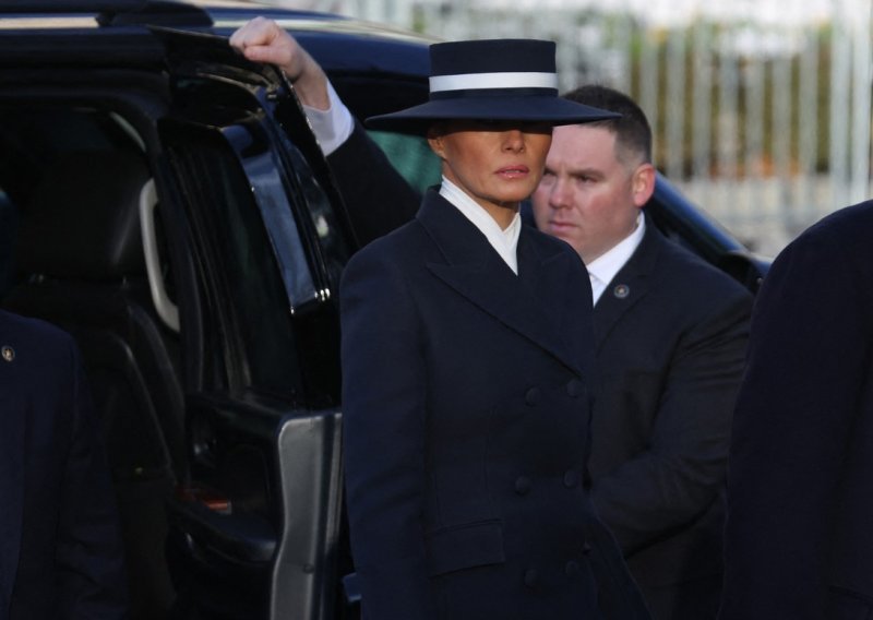 Melania Trump za inauguraciju odabrala stajling sa zanimljivim modnim detaljem o kojem će se dugo pričati