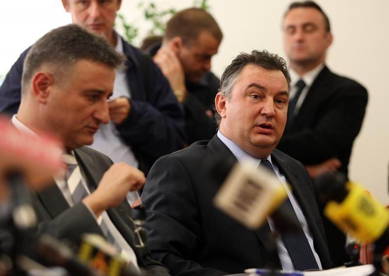 Karamarko: Anonimne prijave protiv policajaca ne tretirati!