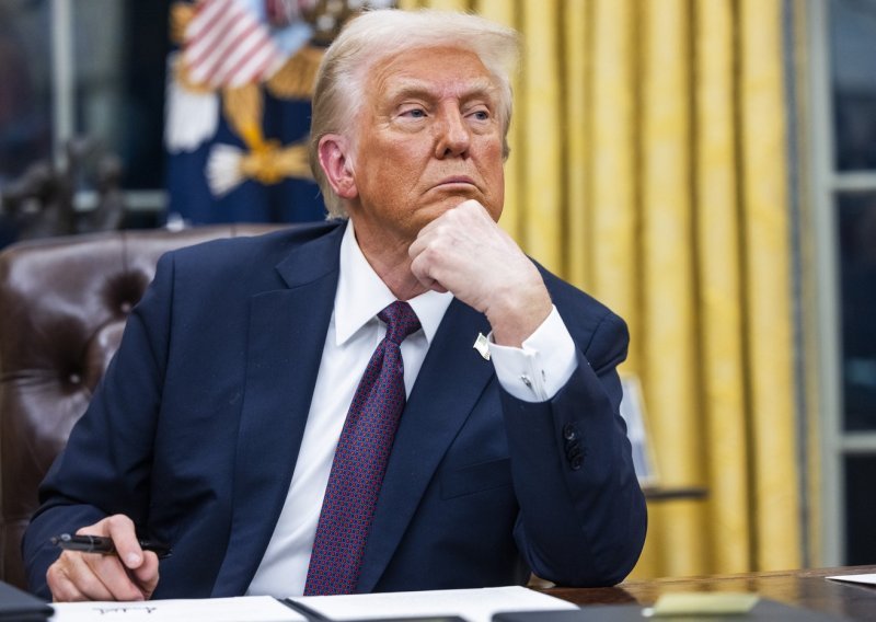Trump odmah potpisao prve uredbe na vlasti, evo što je odlučio: 'Americi treba Grenland'