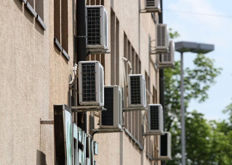 Stižu kazne zbog klima na zgradama. Monter: Problema je puno. Moramo odbiti neke građane