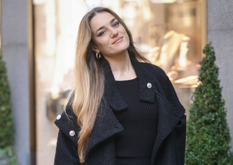Na špicu je stigla u najtrendi haljini sezone, no u centru pažnje bila je njezina nova frizura