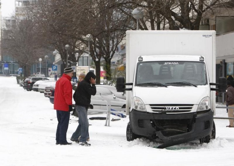 More than 25 bus lines cancelled due to snow