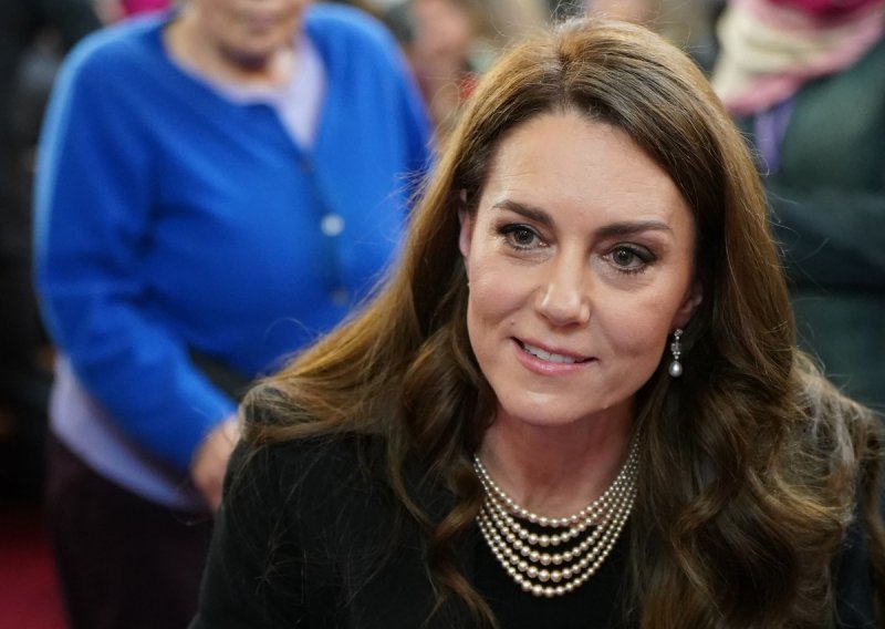 Kate Middleton u crnini: Outfitom je odala počast žrtvama