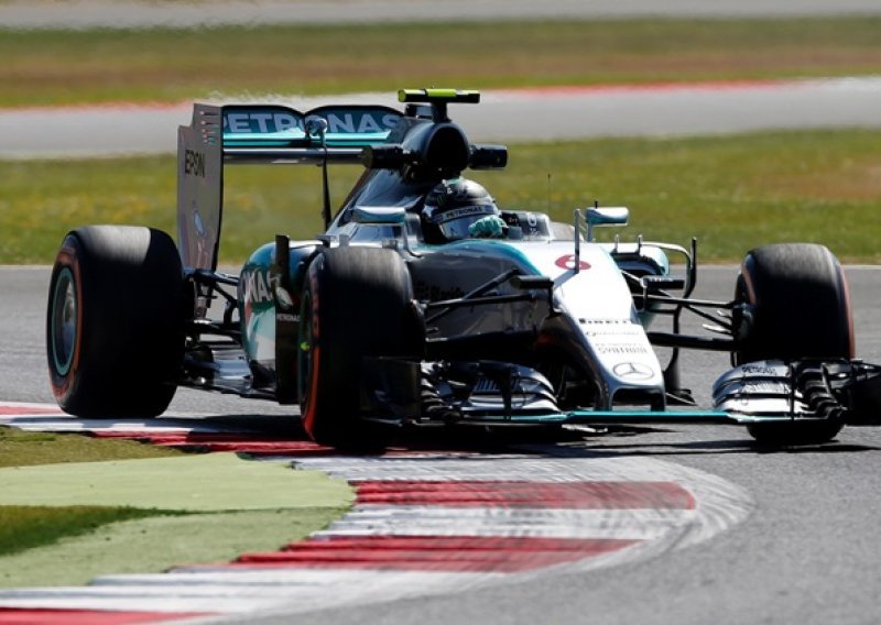 Rosberg opasno prijeti Hamiltonu i u Silverstoneu!