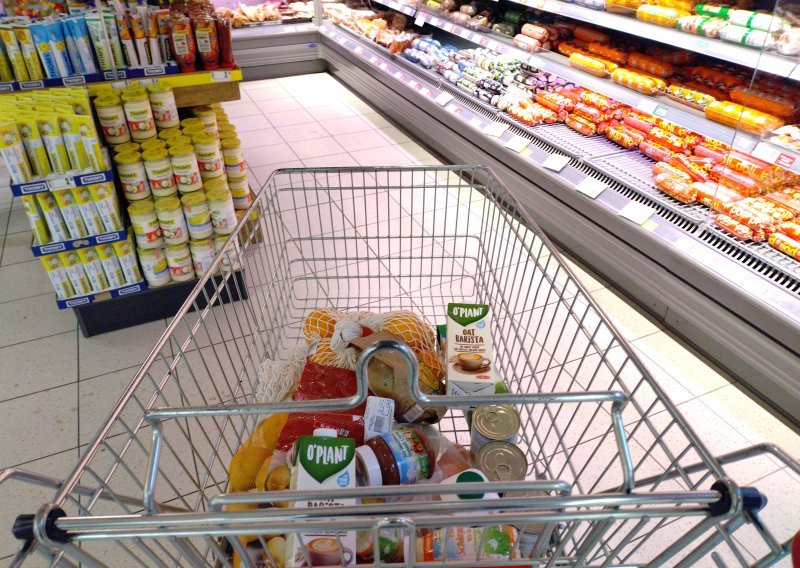 Potrošnja u maloprodaji usprkos visokim cijenama ne prestaje s rastom