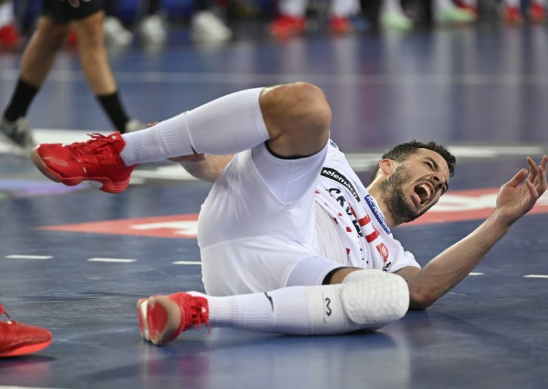 Pogledajte trenutak kada je Arena zanijemila; liječnici su utrčali na teren
