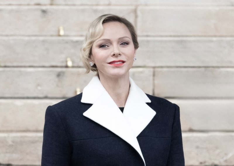 Princeza Charlene zablistala u kaputu koji je oličenje francuskog chica