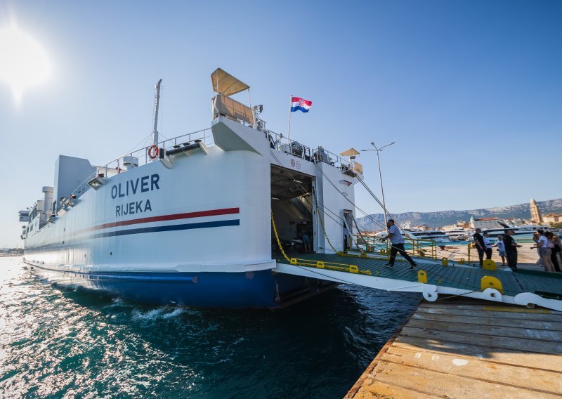 Ponovno problemi s Jadrolinijinim trajektom: 'Oliver' nije isplovio iz Splita
