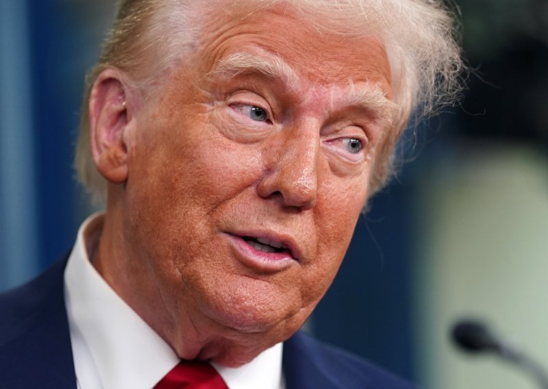 Trump: Uvest ćemo 'apsolutne' carine na proizvode iz EU-a
