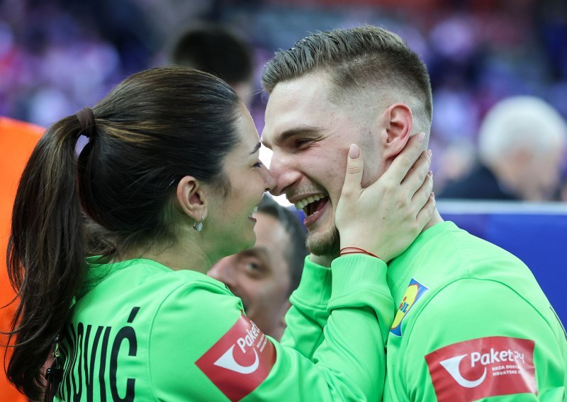 Dominik Kuzmanović pobjedu proslavio poljupcima tamnokose djevojke