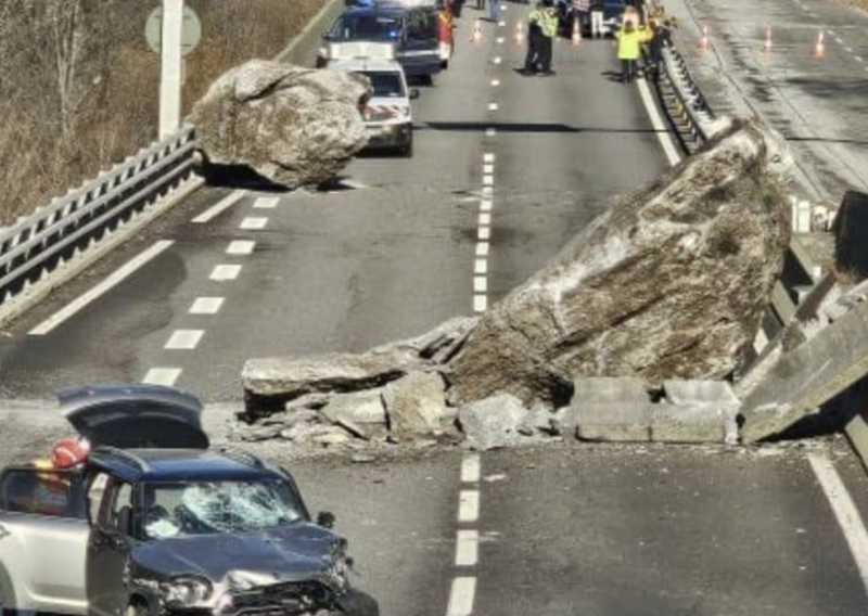 Dvije ogromne stijene otkotrljale se niz planinu u Francuskoj: Blokiran pristup skijalištima