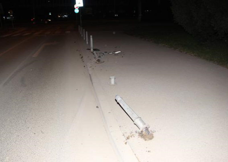 Recidivist autom porušio stupiće. Nije imao dozvolu, automobil je zaplijenjen
