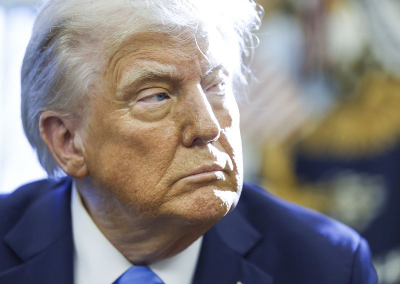 Trump uveo Kini carine od 10 posto, Kanada i Meksiko na čekanju