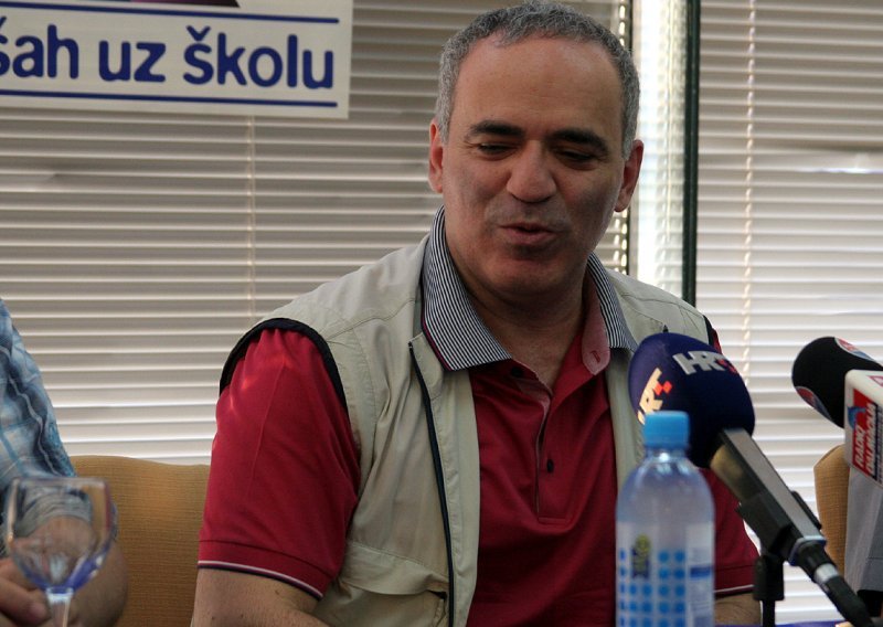Kasparov za diplomatski bojkot nogometnog SP-a u Rusiji