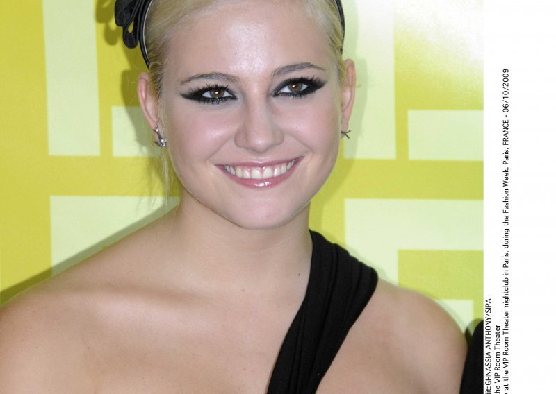 Pixie Lott požalila se na laži