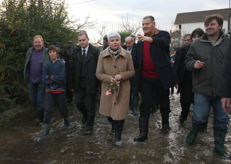 PM Kosor visits flood-hit Metkovic