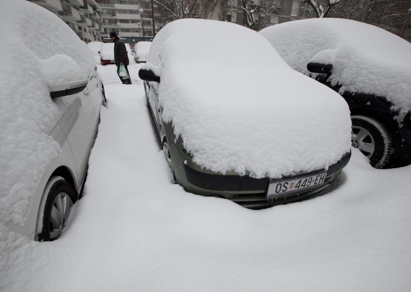 Novi snijeg otežava promet širom zemlje